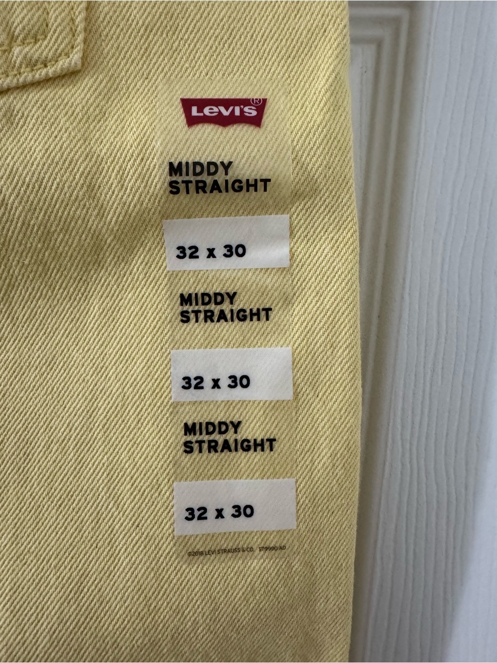Levi's Straight Jeans in Pastel Yellow - Picture 4 of 6